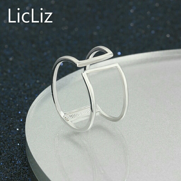 White Gold/Sterling Silver Adjustable Opal Ring - Picture 5 of 6